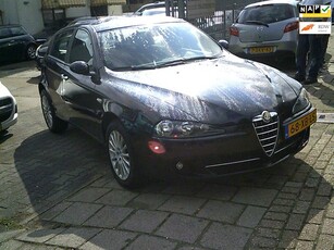 Alfa Romeo 147 1.6 T.Spark Bus 5drs airco elek pak nap apk