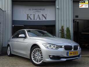 BMW 3-serie 320i High ExecutiveLEDERNAVIAPK