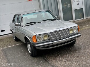 Mercedes 300 D let op: 57.995 KM!