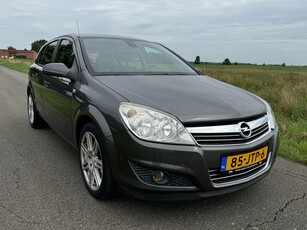 Opel Astra 1.6 Cosmo ECC/NAVI/PDC/LEER (bj 2009)