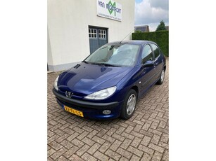 Peugeot 206 1.4 Gentry (bj 2000)