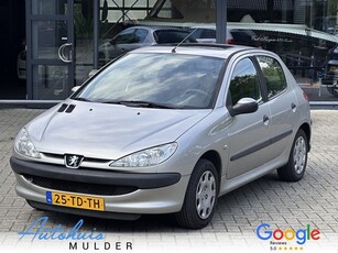 Peugeot 206 1.4 One-line/Dakje/ 06-10-2024 APK (bj 2006)