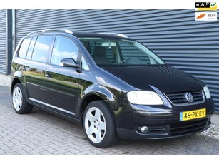 Volkswagen Touran 1.6-16V FSI Highline Nette Auto!