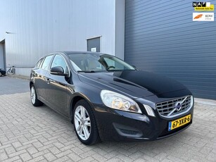 Volvo V60 1.6 T3 Momentum CLIMA NAVI PDC NAP 2012