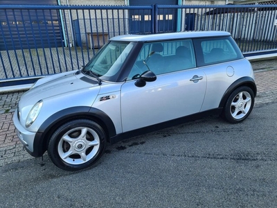 MINI Mini 1.6 One *AIRCO**CV*ELEC.RAMEN*PANO*16 INCH