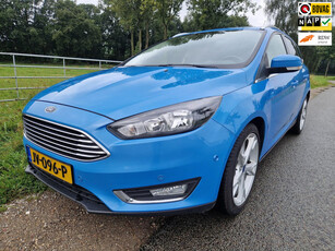 Ford Focus Wagon 1.0 Titanium dealer onderhouden met trekhaak