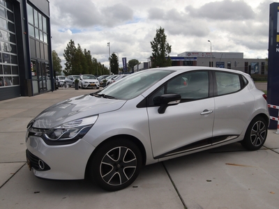 RENAULT CLIO 1.2 TCE EDC automaat Pack Introduction Navi, Airco, dealer onderhouden! Lente aanbieding