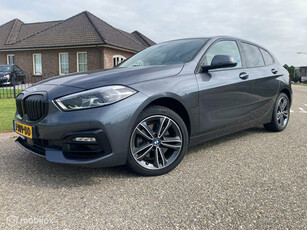 BMW 1-serie 118i Corporate Executive digital cockpit