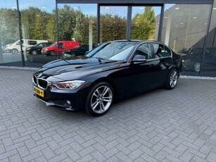 BMW 3-serie 320i High Exe,Xenon,Sportleer,Stoelverw,Clima,Cruise,Navi,PDC