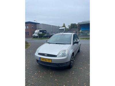 Ford Fiesta 1.4-16V Ghia AUTOMAAT NAP RADIO TREKHAAK