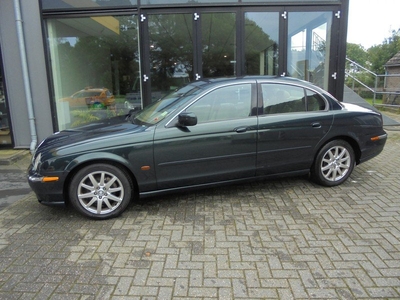 Jaguar S-Type 3.0 V6 EXECUTIVE staat in de Krim