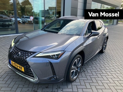 Lexus UX 250h Executive Line | Navi | Rondomzicht Camera + sensoren | Stoelverwarming + verkoeling | Trekhaak! |