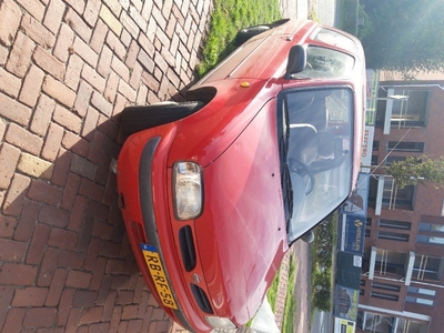 Nissan micra ( mag niet meer de weg op)