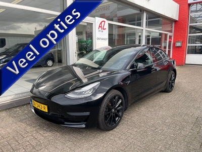 Tesla Model 3 | Inclusief BTW - 1e eigenaar | NAP | 4-WDRIVE -351 - BLACK ON BLACK | Long Range dual motor |- 1e eigenaar | Navigatie | Panoramadak | Electronic climate control | Navigatiesysteem full map |