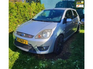 Ford Fiesta 2.0-16V ST mooie auto met beetje werk!