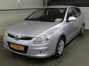 Hyundai I30 1.6i Dynamic - Airco - Trekhaak - Weinig KM NAP!