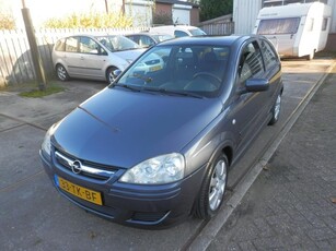 Opel Corsa 1.2-16V Silverline AIRCO EN NAVI