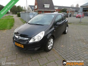 Opel Corsa 1.4-16V Enjoy in nieuwstaat slechts 140000 km