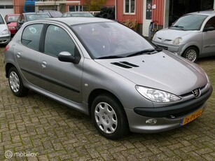 Peugeot 206 1.4-16V airco recent nieuwe DB riem en koppeling