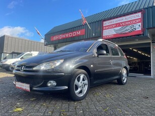 Peugeot 206 SW 1.6-16V Air-line 3. Versnellingen hoorbaar