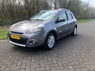 Renault Clio Estate TCE 100 Collection met nieuwe apk.