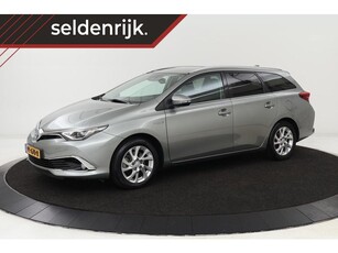 Toyota Auris 1.8 Hybrid Executive Go Trekhaak Alcantara