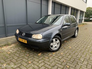 Volkswagen Golf 1.6 Highline GERESERVEERD !