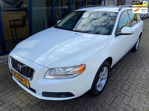 Volvo V70 2.5FT Kinetic NL Auto / LEER / NAVI