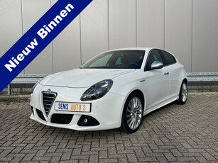 Alfa Romeo Giulietta 1.4 T Distinctive Xenon Led / Leer / Navigatie