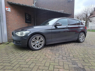 BMW 1-serie 118i Business+ 170PK Automaat / Schuifdak / Navigatie / Lederen Bekleding / Xenon /