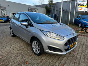 Ford Fiesta 1.0 Style Intense 5 deurs, airco,elec pakket regen/licht sensor, start/stop navi, apk, mooie auto * RIJKLAAR*