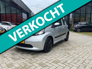 Toyota Aygo 1.0-12V + Automaat Elek pakket Weinig Kms