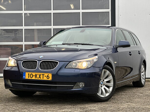 BMW 5 Serie Touring 523i High Executive 190pk | Bi-Xenon | Lederen Bekleding | Luchtvering | PDC voor + achter | Stoelverwarming | Trekhaak