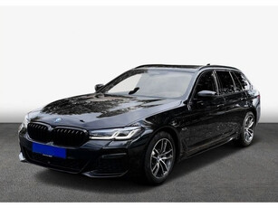 BMW 5 Serie Touring 530e M-SPORT ** LASER, NAVI+, LEDER, PANORAMA, HuD, DR. ASS+, HiFi ** 1e EIG - BMW GARANTIE t/m 12-2025 ** ** INFORMEER OOK NAAR ONZE AANTREKKELIJKE FINANCIAL-LEASE TARIEVEN **