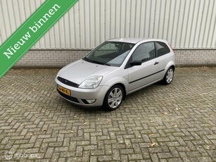 Ford Fiesta 1.4-16V Ghia nieuwe apk !