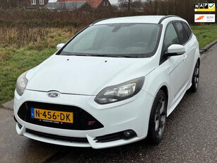 Ford Focus Wagon 2.0 EcoBoost ST-2 (250 PK!) ECC Audio/CD Navi El. pakket Leder LMV 18