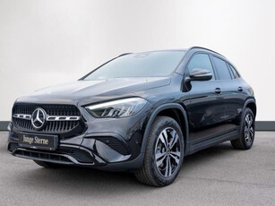 Mercedes-Benz GLA 250 e LUXURY ** LED, MBUX+, PANORAMA, TREKH, VERW. STUUR, PRIVACY ** Slechts 4.049km. - EX MB-AG. ** ** INFORMEER OOK NAAR ONZE AANTREKKELIJKE FINANCIAL-LEASE TARIEVEN **