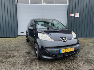 Peugeot 107 1.0-12V XR