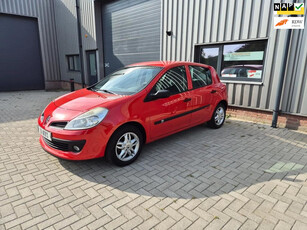 Renault Clio 1.2 TCE Expression DECEMBER SALE VAN € 1995 VOOR € 1595