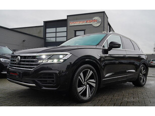 Volkswagen Touareg 3.0 TDI Atmosphere | Panorama | HuD | R-line | Elek Trekhaak | Luxe Leder | Sfeerverlichting | Adaptieve Cruise