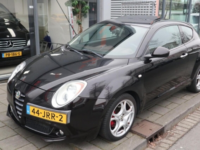 Alfa Romeo MITO 1.4 T Distinctive / SCHUIF KANTELDAK /