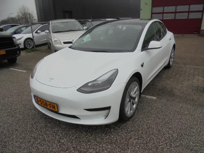 Tesla Model 3 Ryzen Accu tot 100% Laden Direct rijden