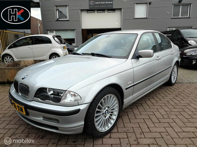 BMW 3-serie 320i 6cilinder Automaat Executive Volleder Clima