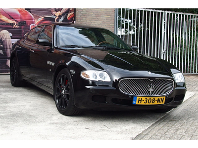 Maserati Quattroporte 4.2 Executive GT Duo Select met praktisch nieuwe koppeling (90%!) Yougtimer, dus zakelijk zeer interessante bijtelling IB! Zeer mooie goed onderhouden Maserati met slechts 80.659 km. Nieuwe remblokken rondom. 23-11-2023 grote onderho