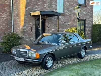 Mercedes-Benz 200-280 (W123) 230 CE Schuifdak Topstaat!!