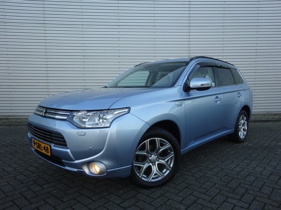 Mitsubishi Outlander 2.0 PHEV Instyle Navi / Leder / Trekhaak / Lm velgen