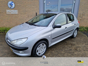 Peugeot 206 1.4 Gentry 5Drs Airco