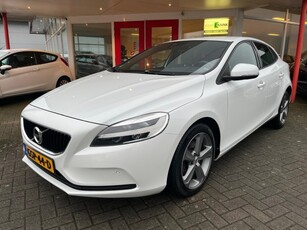 Volvo V 40 2.0 T2 122PK Momentum Parelmoer WIT