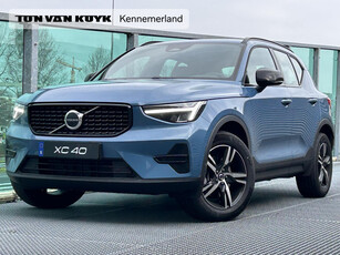 Volvo XC40 2.0 B4 Plus Dark Automaat, Mild hybrid, Panoramadak, R-design wielen, Stoelverwarming, Stuurverwarming, Harman Kardon audio, Parkeercamera, Park assist voor- en achter