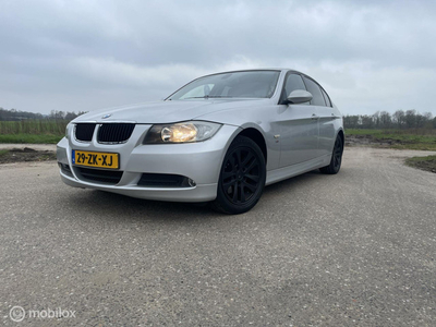 BMW 3-serie 316i High Executive - Lees Tekst